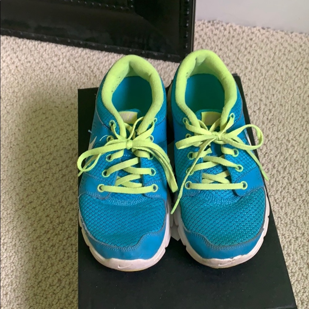 nike flex experience running shoes